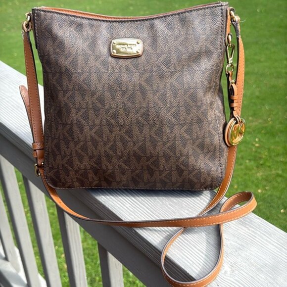 MICHAEL Micheal Kors Large Jet Set Travel Messenger/Crossbody - Picture 3 of 17